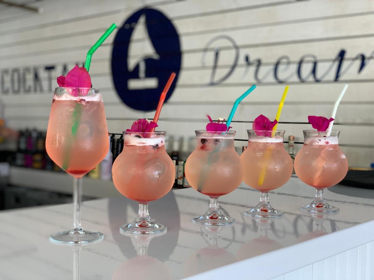 Cocktail & Dreams - Beach Hotel Саранда Экстерьер фото
