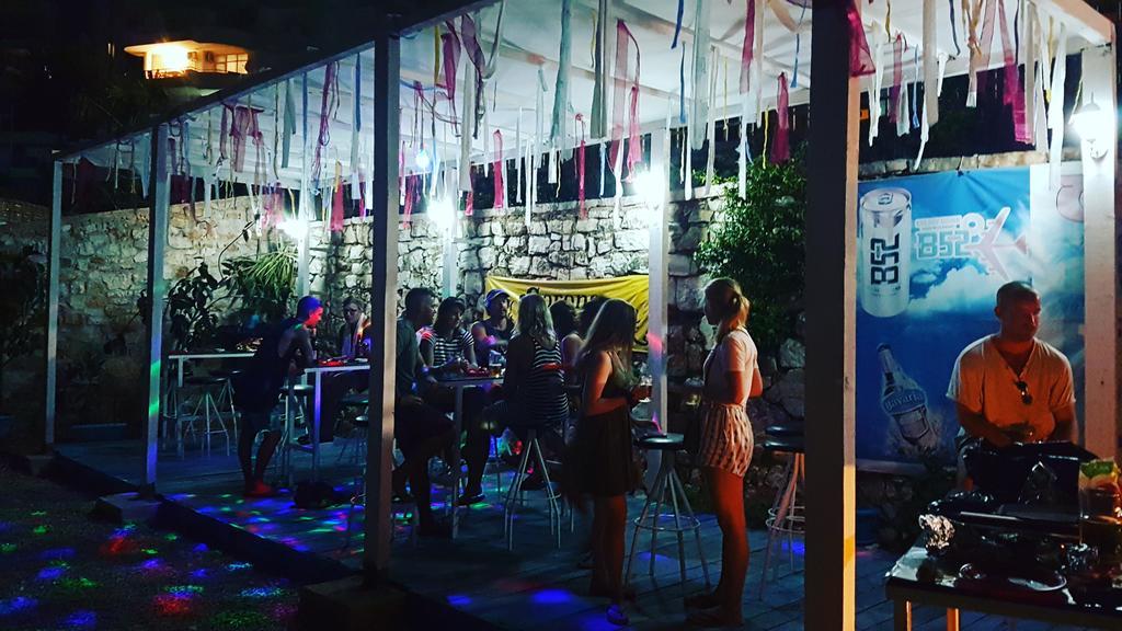 Cocktail & Dreams - Beach Hotel Саранда Экстерьер фото