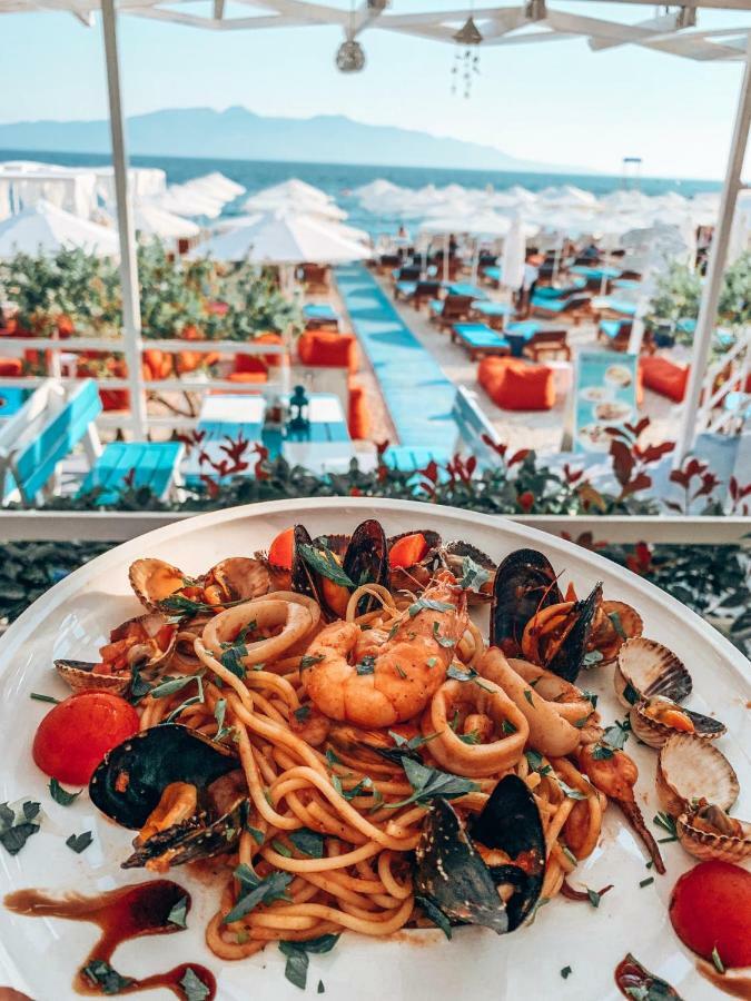 Cocktail & Dreams - Beach Hotel Саранда Экстерьер фото